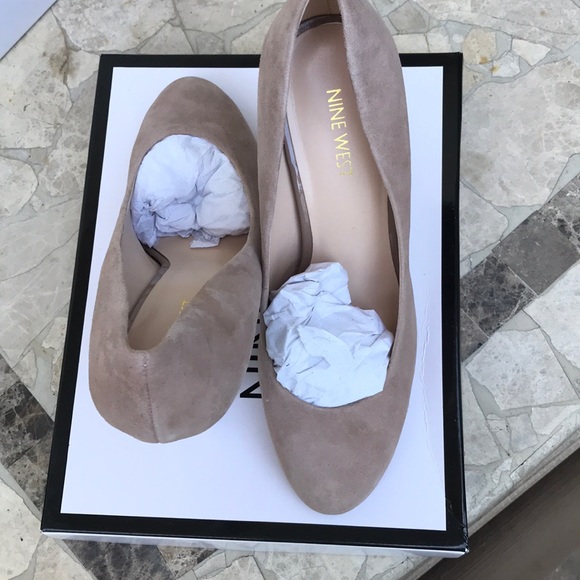 NIB beige suede heels”price firm” - Picture 4 of 8